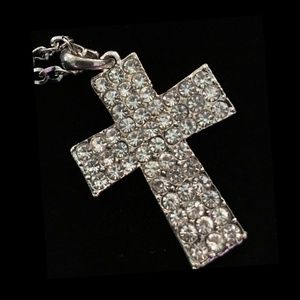 💥LAST ONE💥 SILVER SQUARE CRYSTAL CROSS NECKLACE